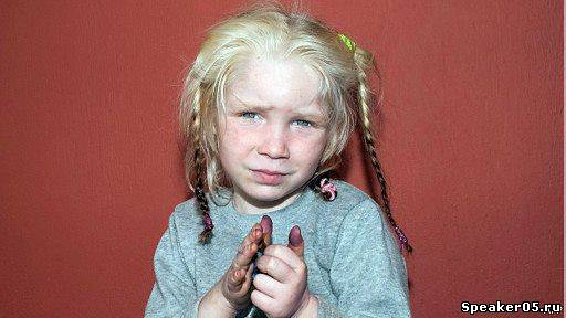 Эту девочку отобрала полиция у цыган в Греции.