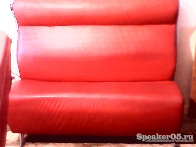 Красные, кожаные кресла